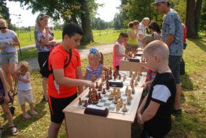 Увлекательное лето в Шахматном лагере (RU)
